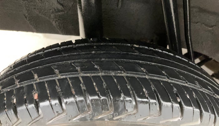 2017 Renault Kwid RXT 1.0 AMT (O), Petrol, Automatic, 49,444 km, Right Rear Tyre Tread