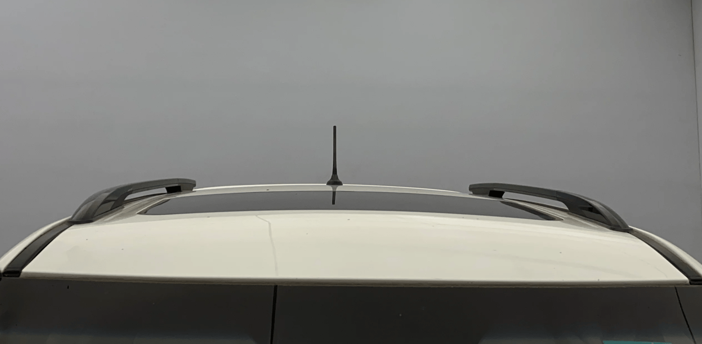 2022 Mahindra XUV300 W8 (O) 1.2 PETROL AMT DUAL TONE, Petrol, Automatic, 29,845 km, Moonroof/ Sunroof