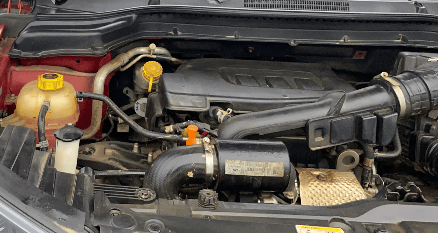 2022 Mahindra XUV300 W8 (O) 1.2 PETROL AMT DUAL TONE, Petrol, Automatic, 29,845 km, Engine View - Right