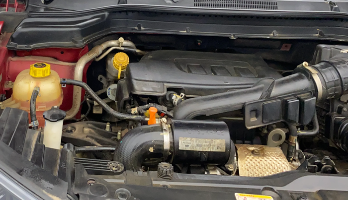 2022 Mahindra XUV300 W8 (O) 1.2 PETROL AMT DUAL TONE, Petrol, Automatic, 29,845 km, Engine View - Right
