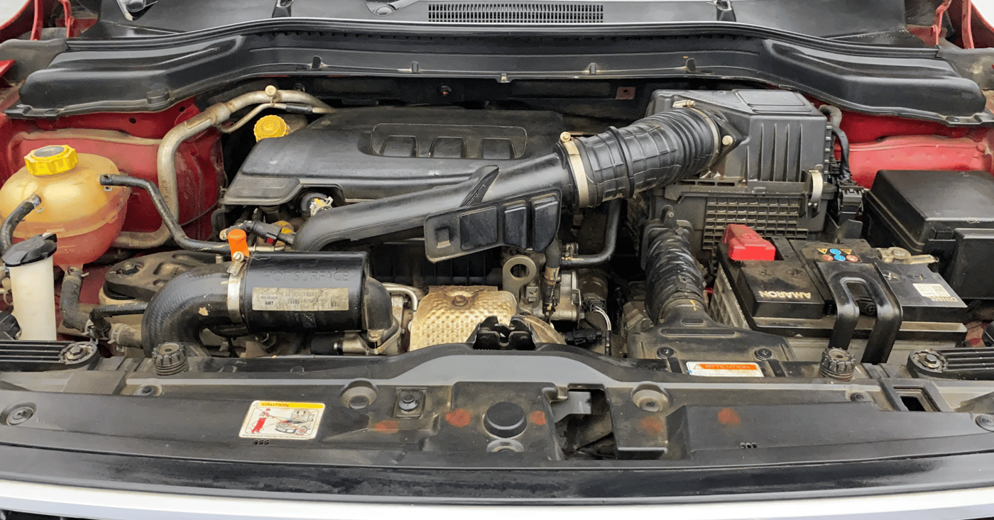 2022 Mahindra XUV300 W8 (O) 1.2 PETROL AMT DUAL TONE, Petrol, Automatic, 29,845 km, Engine View