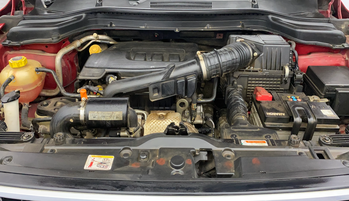 2022 Mahindra XUV300 W8 (O) 1.2 PETROL AMT DUAL TONE, Petrol, Automatic, 29,845 km, Engine View