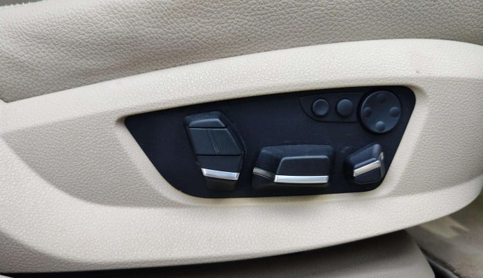 2011 BMW 7 Series 730Ld, Diesel, Automatic, 67,640 km, Driver Side Adjustment Panel