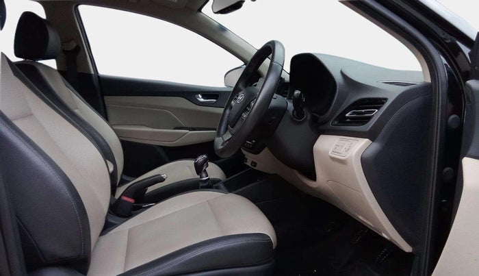 2022 Hyundai Verna SX (O)1.5 VTVT, Petrol, Manual, 74,581 km, Right Side Front Door Cabin