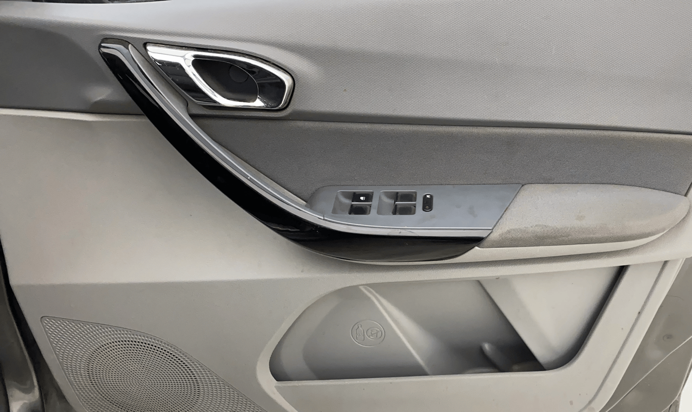 2021 Tata TIGOR XZ PLUS PETROL, CNG, Manual, 46,024 km, Driver Side Door Panels Control