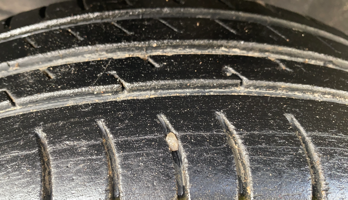 2018 Maruti Wagon R 1.0 VXI, Petrol, Manual, 39,641 km, Left Front Tyre Tread