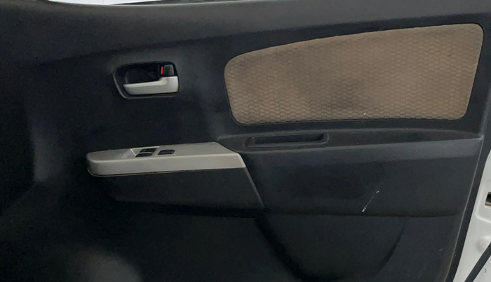 2017 Maruti Wagon R 1.0 LXI, CNG, Manual, 99,236 km, Driver Side Door Panels Control