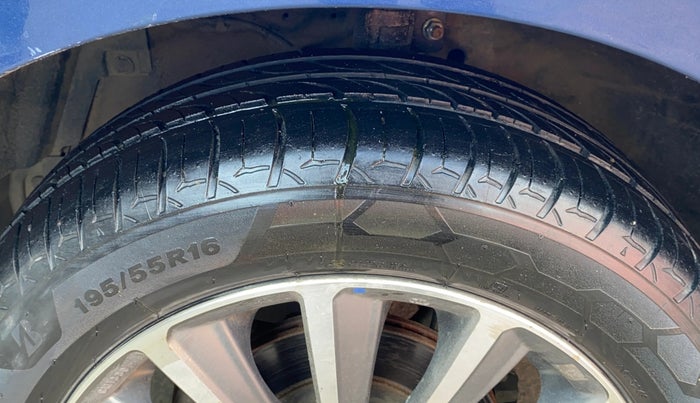 2018 Maruti Ciaz ALPHA 1.5 SHVS PETROL, Petrol, Manual, 24,398 km, Left Front Tyre Tread