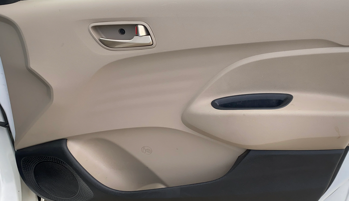 2019 Hyundai NEW SANTRO SPORTZ CNG, CNG, Manual, 95,569 km, Driver Side Door Panels Control