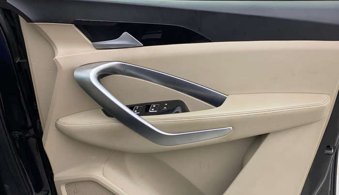 2021 MG HECTOR SHARP 1.5 PETROL CVT, Petrol, Automatic, 38,523 km, Driver Side Door Panels Control