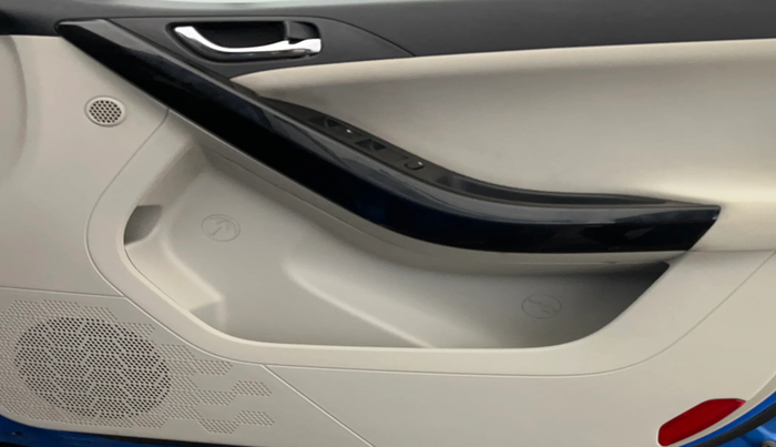 2020 Tata NEXON XZ PLUS (O) PETROL DUAL TONE, Petrol, Manual, 41,076 km, Driver Side Door Panels Control