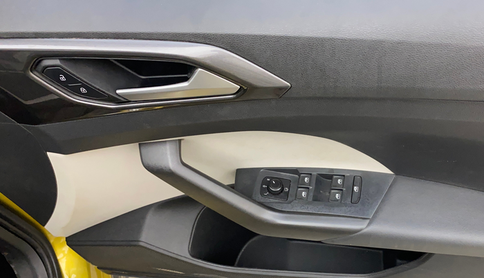 2023 Volkswagen TAIGUN TOPLINE 1.0 TSI MT, Petrol, Manual, 23,978 km, Driver Side Door Panels Control