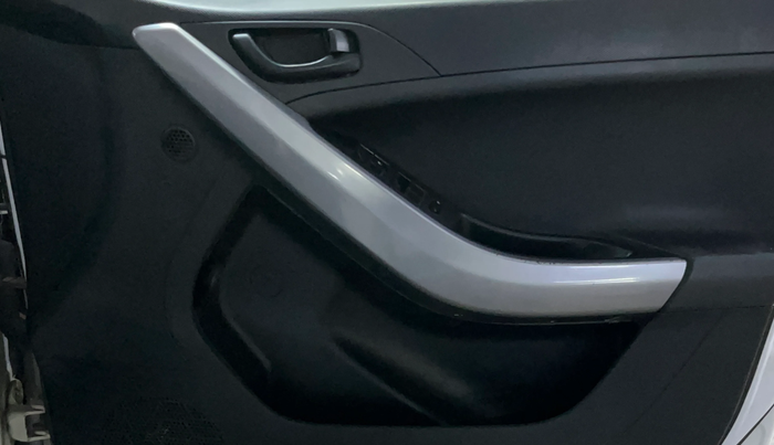 2022 Tata NEXON XMA SUNROOF DIESEL, Diesel, Automatic, 77,095 km, Driver Side Door Panels Control