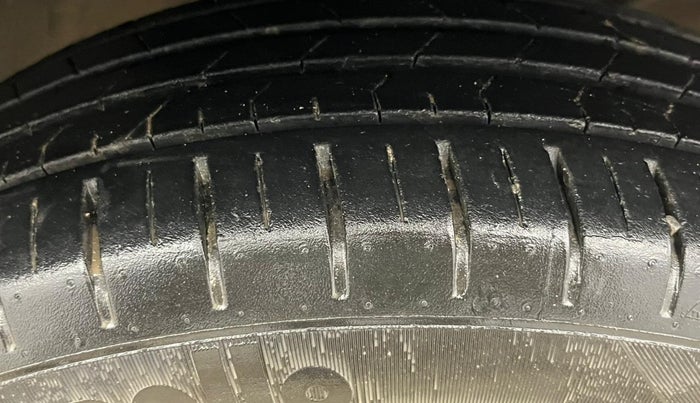2020 Maruti Baleno ZETA PETROL 1.2, Petrol, Manual, 30,270 km, Left Front Tyre Tread