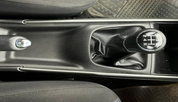 2020 Maruti Baleno ZETA PETROL 1.2, Petrol, Manual, 30,270 km, Gear Lever