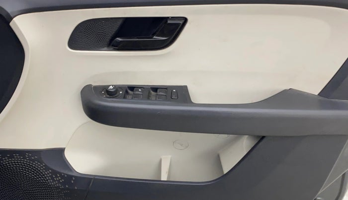 2021 Tata ALTROZ XM PLUS PETROL, CNG, Manual, 56,683 km, Driver Side Door Panels Control
