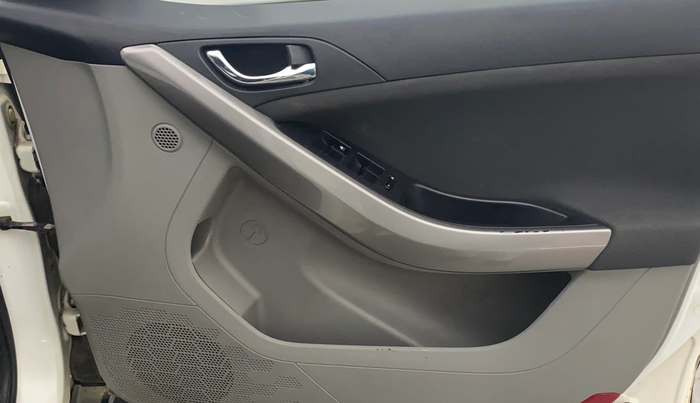 2019 Tata NEXON XZA PLUS PETROL, Petrol, Automatic, 99,894 km, Driver Side Door Panels Control