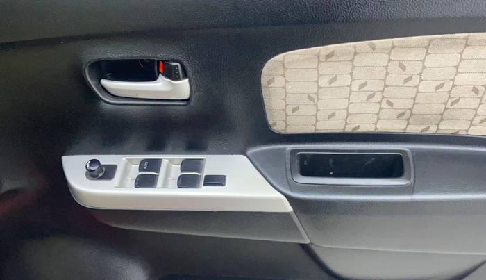 2014 Maruti Wagon R 1.0 VXI, Petrol, Manual, 75,905 km, Driver Side Door Panels Control