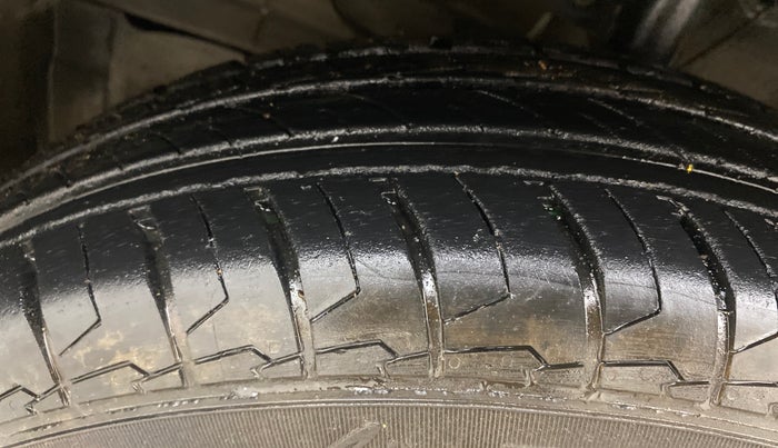 2022 Maruti Swift VXI, Petrol, Manual, 33,975 km, Left Front Tyre Tread