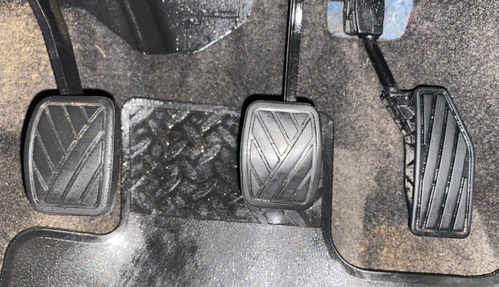 2022 Maruti Swift VXI, Petrol, Manual, 33,975 km, Pedals