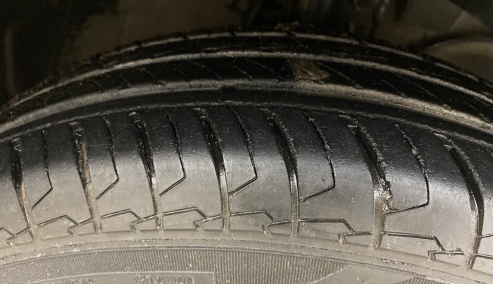 2022 Maruti Swift VXI, Petrol, Manual, 33,975 km, Right Front Tyre Tread