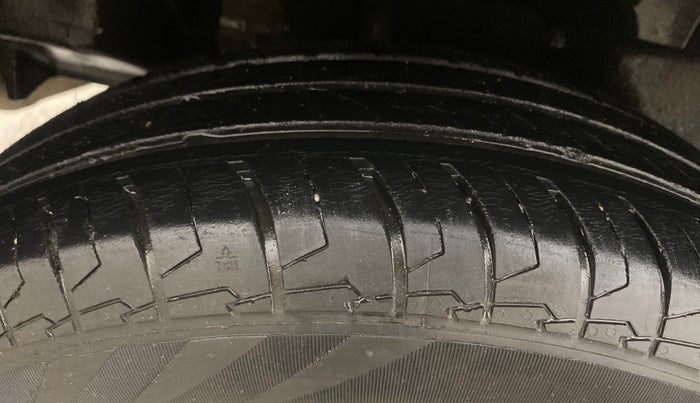 2022 Maruti Swift VXI, Petrol, Manual, 33,975 km, Right Rear Tyre Tread
