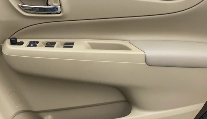 2018 Maruti Ciaz ALPHA  AT 1.5 SHVS PETROL, Petrol, Automatic, 94,688 km, Driver Side Door Panels Control
