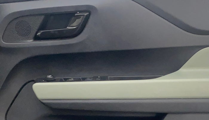 2022 Tata PUNCH ADVENTURE MT, Petrol, Manual, 45,798 km, Driver Side Door Panels Control