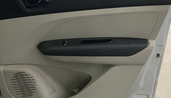 2020 Renault TRIBER RXL MT, Petrol, Manual, 37,027 km, Driver Side Door Panels Control