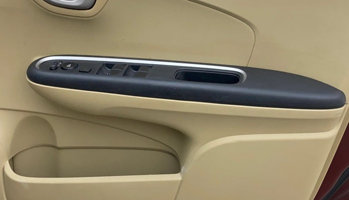 2017 Honda Amaze 1.2L I-VTEC SX, Petrol, Manual, 70,494 km, Driver Side Door Panels Control