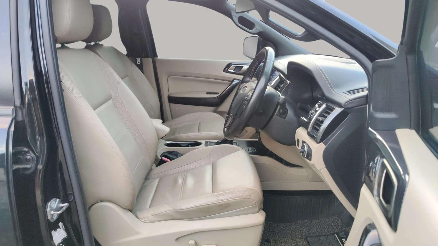 2021 Ford Endeavour TITANIUM PLUS 2.0 4X2 AT SUNROOF, Diesel, Automatic, 38,954 km, Right Side Front Door Cabin