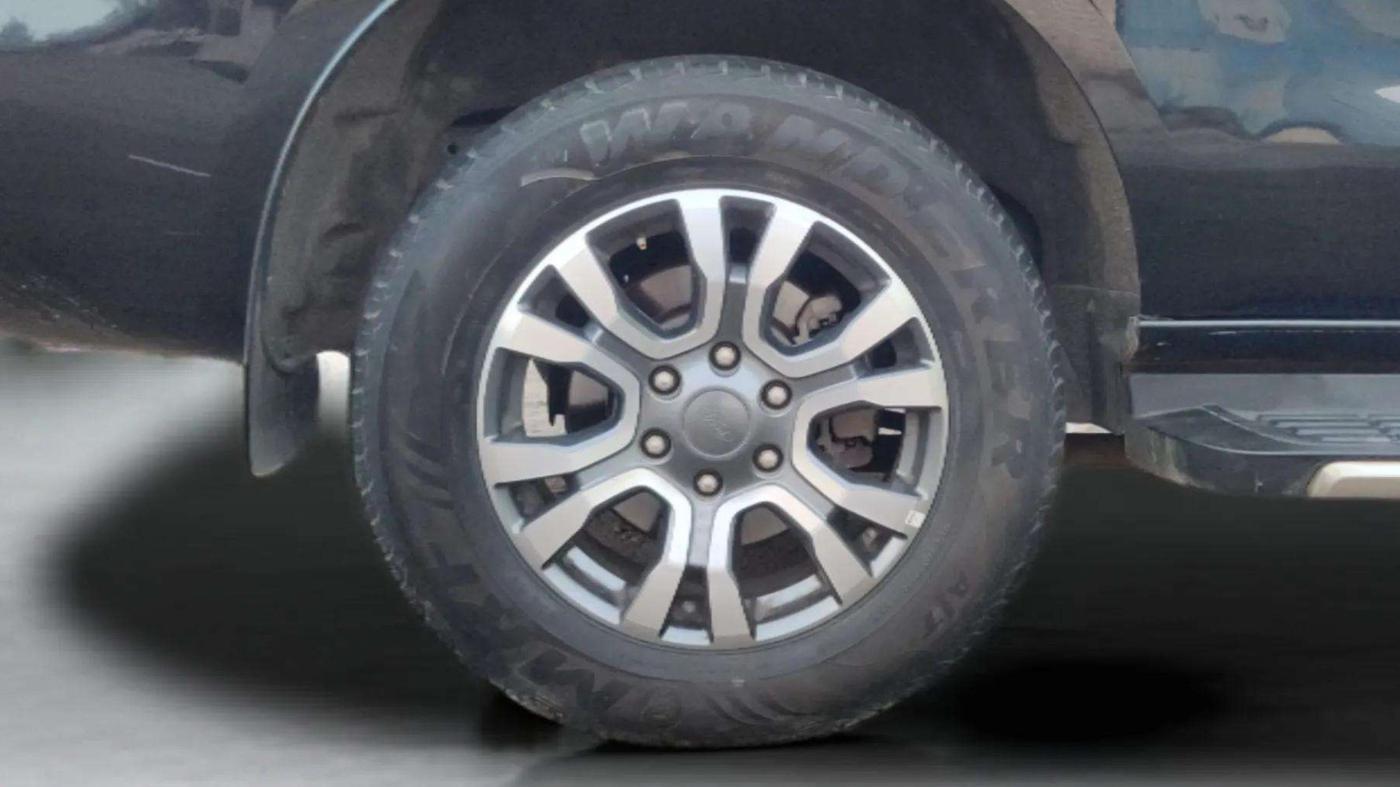 2021 Ford Endeavour TITANIUM PLUS 2.0 4X2 AT SUNROOF, Diesel, Automatic, 38,954 km, Right Rear Wheel