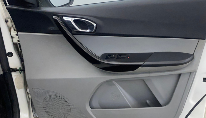 2020 Tata Tiago XZ PLUS PETROL, CNG, Manual, 41,710 km, Driver Side Door Panels Control