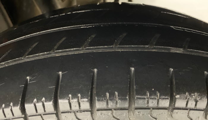 2015 Maruti Alto 800 LXI, Petrol, Manual, 45,378 km, Left Rear Tyre Tread