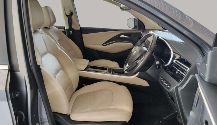 2023 MG HECTOR SHARP PRO 1.5 PETROL TURBO CVT PETROL, Petrol, Automatic, 25,895 km, Right Side Front Door Cabin