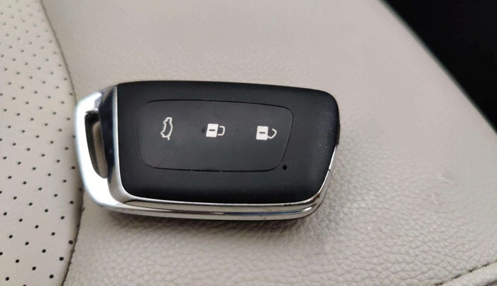 2023 MG HECTOR SHARP PRO 1.5 PETROL TURBO CVT PETROL, Petrol, Automatic, 25,895 km, Key Close Up