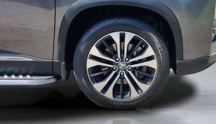 2023 MG HECTOR SHARP PRO 1.5 PETROL TURBO CVT PETROL, Petrol, Automatic, 25,895 km, Right Front Wheel