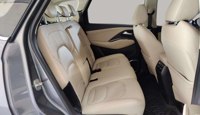 2023 MG HECTOR SHARP PRO 1.5 PETROL TURBO CVT PETROL, Petrol, Automatic, 25,895 km, Right Side Rear Door Cabin