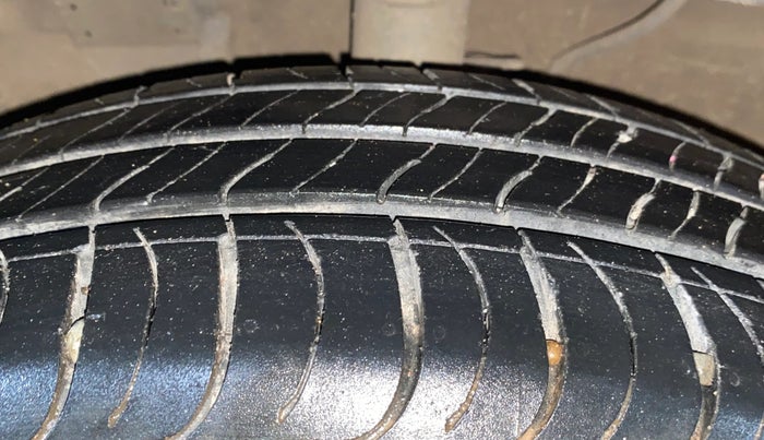 2016 Hyundai Creta S 1.6 PETROL, Petrol, Manual, 30,853 km, Left Front Tyre Tread