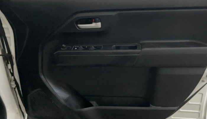 2021 Maruti New Wagon-R VXI 1.0, Petrol, Manual, 67,535 km, Driver Side Door Panels Control