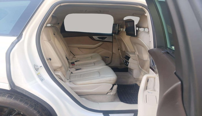2016 Audi Q7 45 TDI TECHNOLOGY PLUS SUNROOF, Diesel, Automatic, 99,551 km, Right Side Rear Door Cabin