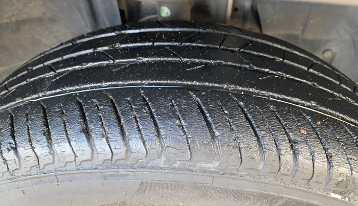 2021 Nissan MAGNITE XE, Petrol, Manual, 14,132 km, Right Rear Tyre Tread