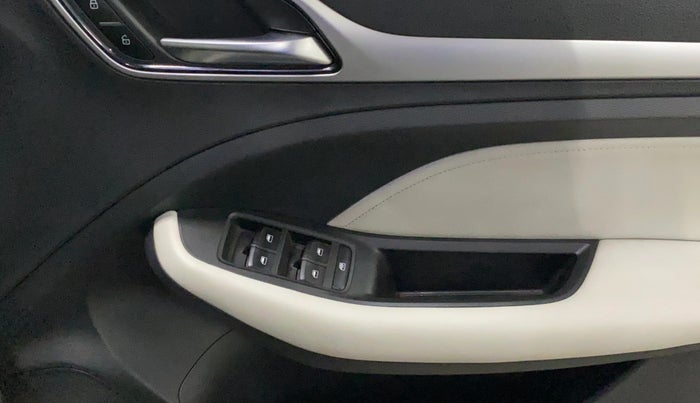 2022 MG ASTOR SUPER EX 1.5 MT, Petrol, Manual, 42,227 km, Driver Side Door Panels Control