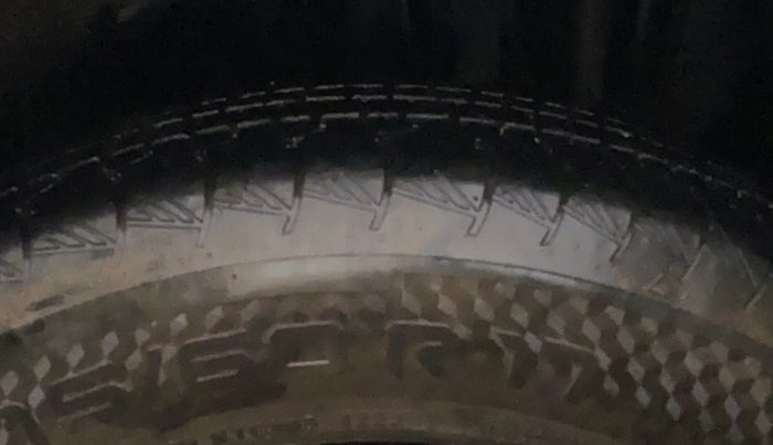 2022 Maruti Grand Vitara DELTA SMART HYBRID, Petrol, Manual, 28,078 km, Left Rear Tyre Tread