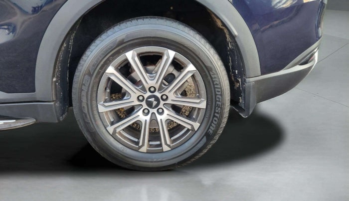 2024 Mahindra XUV700 AX 7 D AT 7 STR, Diesel, Automatic, 33,869 km, Left Rear Wheel
