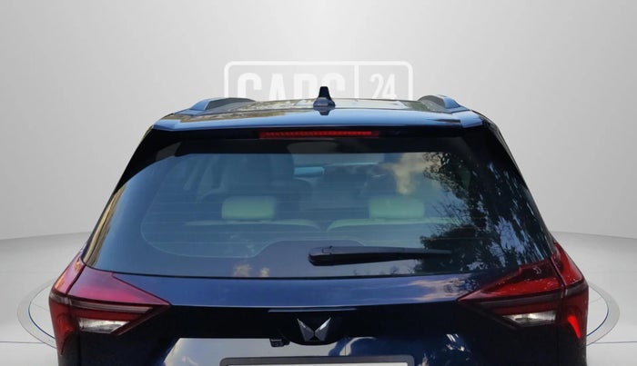 2024 Mahindra XUV700 AX 7 D AT 7 STR, Diesel, Automatic, 33,869 km, Rear Windshield