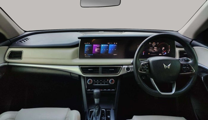 2024 Mahindra XUV700 AX 7 D AT 7 STR, Diesel, Automatic, 33,869 km, Dashboard