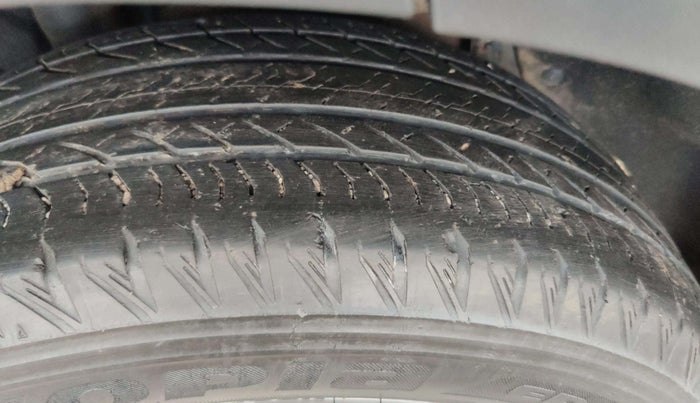 2024 Mahindra XUV700 AX 7 D AT 7 STR, Diesel, Automatic, 33,869 km, Left Front Tyre Tread