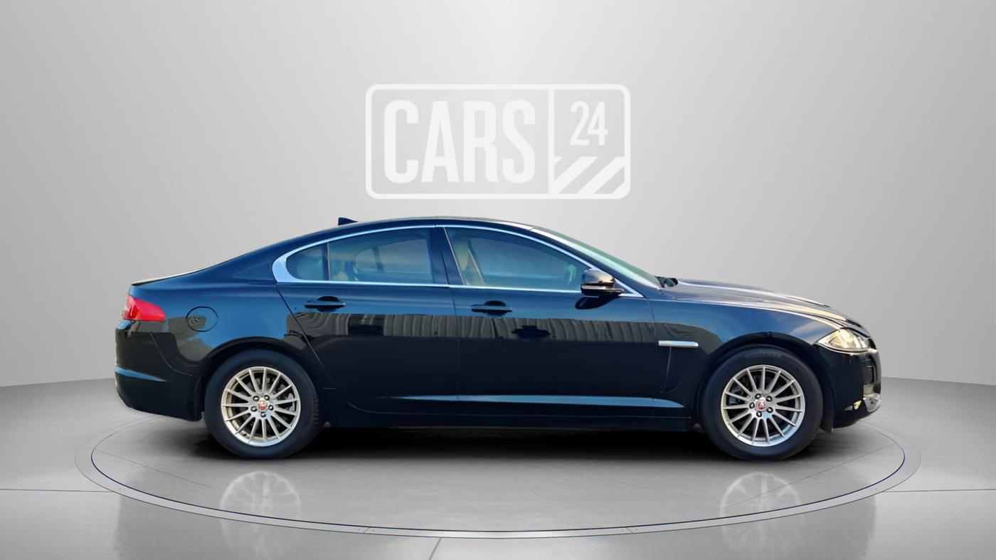 2015 Jaguar XF 2.2 DIESEL LUXURY, Diesel, Automatic, 52,618 km, Right Side View