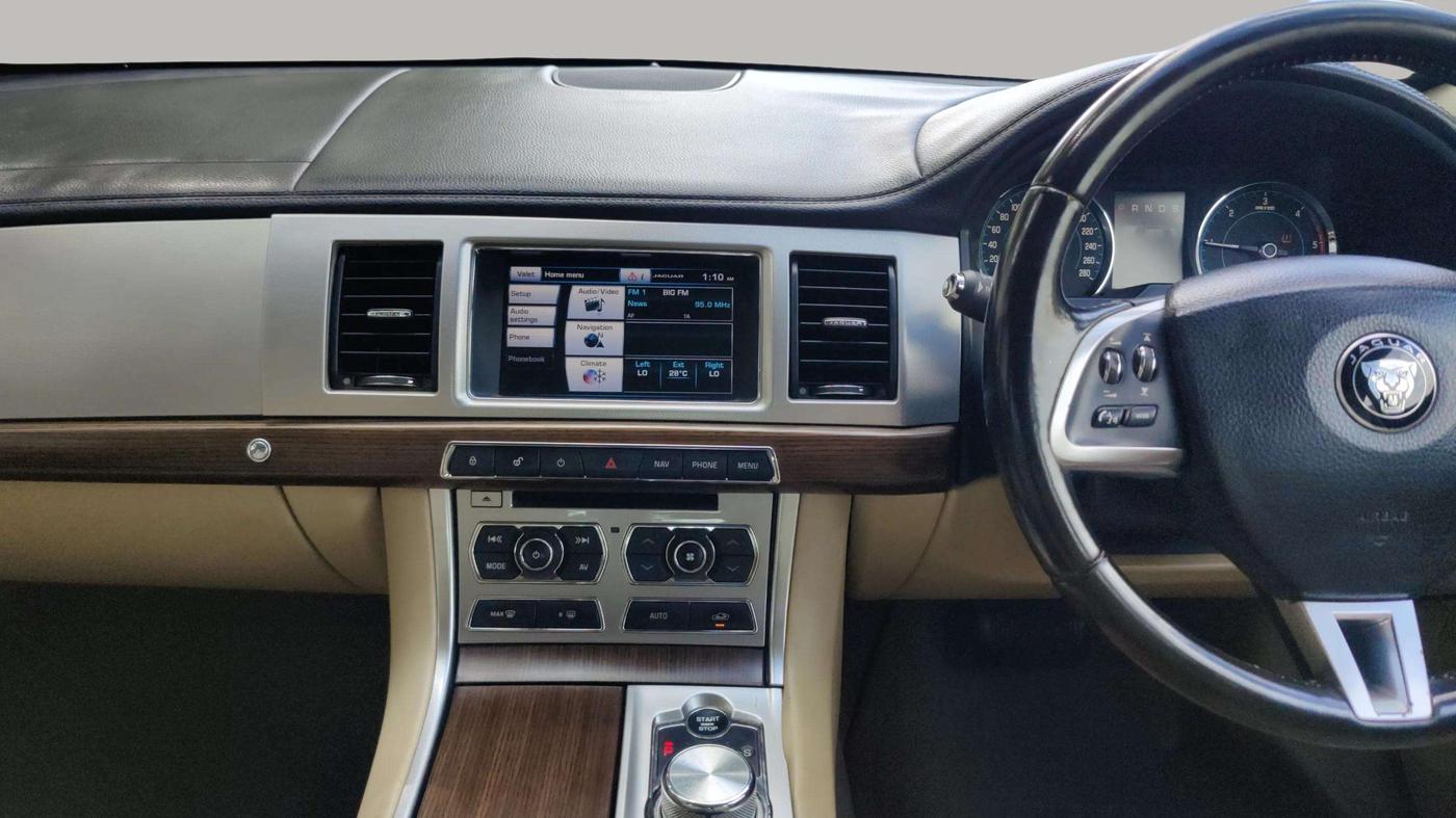 2015 Jaguar XF 2.2 DIESEL LUXURY, Diesel, Automatic, 52,618 km, Air Conditioner